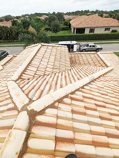 Images of roof pressure cleaning in Indian River County